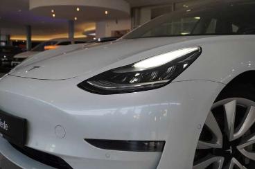 SPOTICAR Tesla Model 3 Longrange Dual-motor Navi/kamera/sh/pano Gebraucht - Limousine Benzin  - Schöningen - 1201203826_4