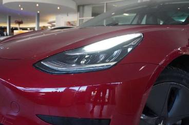 SPOTICAR Tesla Model 3 Standard Range Plus Navi/kamera/dab/ahk Gebraucht - Limousine Elektro Rot - Schöningen - 1201234893_4