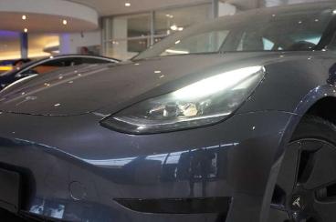 SPOTICAR Tesla Model 3 Standard Range Navi/kamera/sh/warmepumpe Gebraucht - Limousine Elektro Grau - Schöningen - 1201235995_4