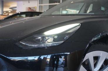 SPOTICAR Tesla Model 3 Longrange Dual-motor Navi/kamera/led/amd Gebraucht - Limousine Elektro Schwarz - Schöningen - 1201250385_4