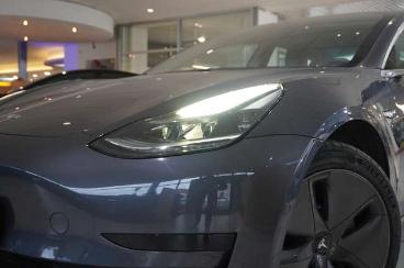 SPOTICAR Tesla Model 3 Standard Range Plus Navi/kamera/sh/pano Gebraucht - Limousine Elektro Grau - Schöningen - 1201250397_4