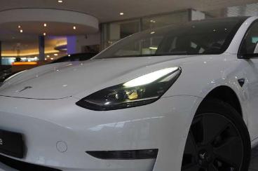 SPOTICAR Tesla Model 3 Longrange Dual-motor Navi/kamera/dab/shz Gebraucht - Limousine Elektro Weiß - Schöningen - 1201250402_4