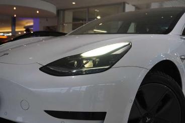 SPOTICAR Tesla Model 3 Standard Range Plus Navi/kamera/sh/*fsd* Gebraucht - Limousine Elektro Weiß - Schöningen - 1201250877_4