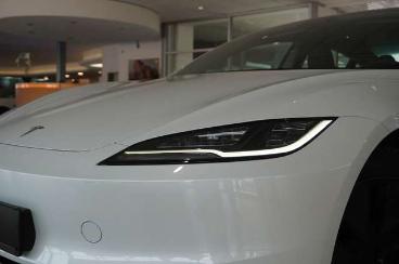 SPOTICAR Tesla Model 3 Highland Dual-motor Navi/led/kamera/amd Gebraucht - Limousine Elektro Weiß - Schöningen - 1201273938_5