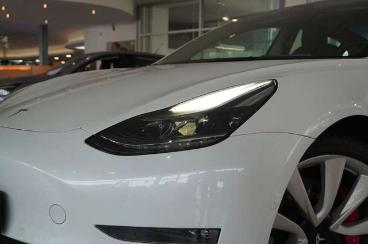 SPOTICAR Tesla Model 3 Performance Dual-motor Navi/led/dab/amd Gebraucht - Limousine Elektro Weiß - Schöningen - 1201295336_4