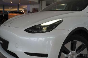 SPOTICAR Tesla Model Y Rwd Navi/led/kamera/acc/dab/pano/amd Gebraucht - Suv Elektro Weiß - Schöningen - 1201341675_5