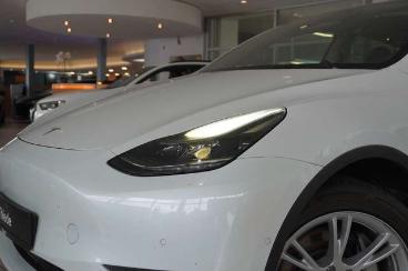 SPOTICAR Tesla Model Y Longrange Dual-motor Navi/led/kamera/dab Gebraucht - Suv Elektro Weiß - Schöningen - 1201341683_5