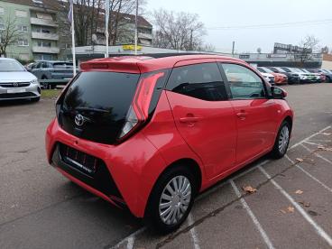 SPOTICAR Toyota Aygo Aygo 1,0 X-play Team D Gebraucht - Kleinwagen Benzin Rot - Neu-ulm - 1201211593_3