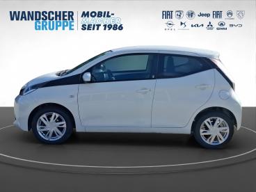 SPOTICAR Toyota Aygo 1.0 X-play Team D Kam.+pdc Gebraucht - Kleinwagen Benzin Weiß - Oldenburg - 1201335947_4