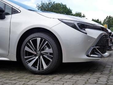 SPOTICAR Toyota Corolla Touring Sports 1,8 L Hybrid Ts, Teamplayer Navi Le Gebraucht - Limousine Hybrid Silber - Ahrensburg - 1201319989_3