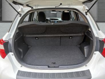 SPOTICAR Toyota Yaris 1.5 Hybrid Y20 Club Klimaautom Shz Keyless Entry K Gebraucht - Kleinwagen Benzin Weiß - Lübeck - 1201294297_5