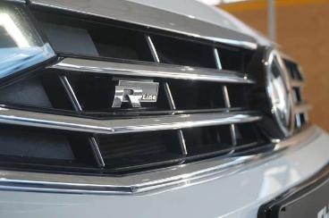 SPOTICAR Volkswagen Passat Passat Vari. 2.0d R-line 4m Navi/led/kamera/ahk Gebraucht - Limousine Benzin  - Schöningen - 1201186699_4