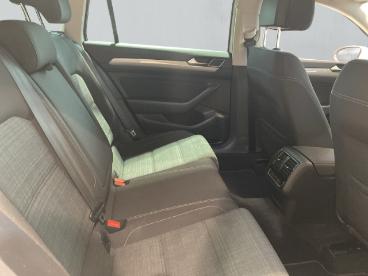 SPOTICAR Volkswagen Passat Business Ahk-klappbar Navi Led Kurvenlicht Acc App Gebraucht - Limousine Benzin Weiß - Aurich - 1201261254_5