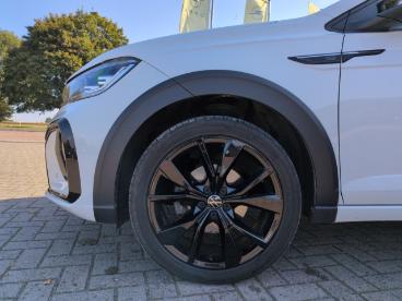 SPOTICAR Volkswagen Taigo R-line 1.5 Tsi Auto Ahk Sportpaket Navi Led Ahk-ab Gebraucht - Geländewagen Benzin  - Gnarrenburg - 1201186346_2