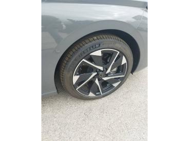 SPOTICAR Peugeot 308 5p  Hybrid Phev 180 E-eat8 Allure Ocasion - Berlina Híbrido Enchufable Gris - Franqueses Del Vallès (les) - 1202111811_4