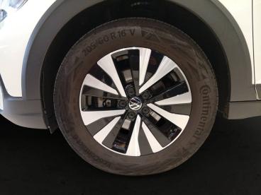 SPOTICAR Volkswagen Taigo 1.0 Tsi 70kw (95cv) Life Ocasion - Suv Gasolina Blanco - La CoruÑa - 1202120514_4