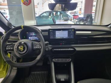 SPOTICAR Abarth 600e 600 E 240ch 54kwh Turismo Occasion - Suv-4x4 Electrique Vert Acide - Annecy - 1203457490_2