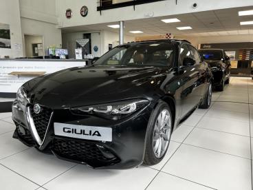 ALFA ROMEO CERTIFIED Alfa Romeo Giulia 2.2 Diesel 160ch Ti At8 occasion certifiée - Berline Diesel Noir Vulcano Métallisée - Vert Saint Denis - 3132782_1