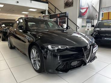 ALFA ROMEO CERTIFIED Alfa Romeo Giulia 2.2 Diesel 160ch Ti At8 occasion certifiée - Berline Diesel Noir Vulcano Métallisée - Vert Saint Denis - 3132782_2