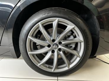 ALFA ROMEO CERTIFIED Alfa Romeo Giulia 2.2 Diesel 160ch Ti At8 occasion certifiée - Berline Diesel Noir Vulcano Métallisée - Vert Saint Denis - 3132782_5