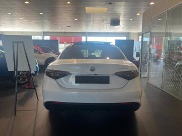 ALFA ROMEO CERTIFIED Alfa Romeo Giulia 2.2 Diesel 160ch Veloce At8 occasion certifiée - Berline Diesel Blanc Monterosa Pastel - Salon De Provence Cedex - 3603092_5