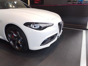 ALFA ROMEO CERTIFIED Alfa Romeo Giulia 2.2 Diesel 160ch Tributo Italiano At8 occasion certifiée - Berline Diesel Blanc Monterosa Pastel/toit Noir - Saint-nazaire Cedex - 3611097_2