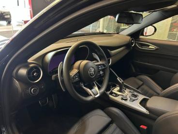 ALFA ROMEO CERTIFIED Alfa Romeo Giulia 2.2 Diesel 160ch Veloce At8 occasion certifiée - Berline Diesel Noir Vulcano Métallisée - Salon De Provence Cedex - 3698371_4