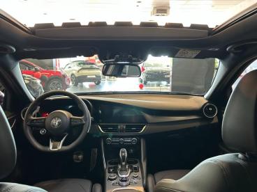 ALFA ROMEO CERTIFIED Alfa Romeo Giulia 2.2 Diesel 160ch Veloce At8 occasion certifiée - Berline Diesel Noir Vulcano Métallisée - Salon De Provence Cedex - 3698371_5