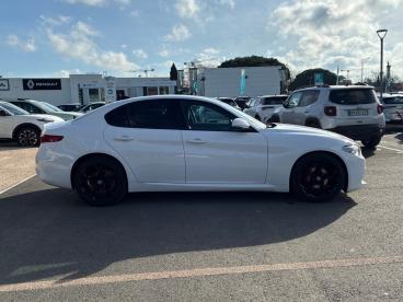 SPOTICAR Alfa Romeo Giulia 2.0 T 200 Ch At8 Sprint Occasion - Berline Essence Blanc - Toulouse - 1203728068_4