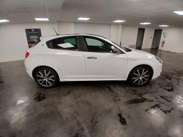 SPOTICAR Alfa Romeo Giulietta Serie 2 1.4 Tb Multiair 150 Ch S&s Imola Occasion - Berline Essence Blanc - Mareuil Les Meaux - 1204130803_4
