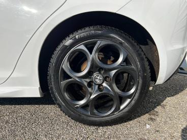 SPOTICAR Alfa Romeo Giulietta 1.4 Tb Multiair 150ch Super Stop&start Occasion - Berline Essence Blanc Alfa - Cessy - 1204192234_5