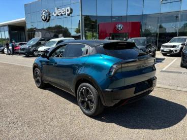 ALFA ROMEO CERTIFIED Alfa Romeo Junior Elettrica 156ch Premium occasion certifiée - Suv Electrique Bleu Navigli Métallisée/toit Noir - Nimes Cedex 9 - 3550733_4