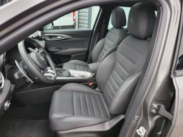 ALFA ROMEO CERTIFIED Alfa Romeo Tonale 1.3 Phev 280ch Veloce At6 E-q4 occasion certifiée - Suv Hybride Rechargeable Gris Vesuvio Métallisée - Annemasse - 3414642_4