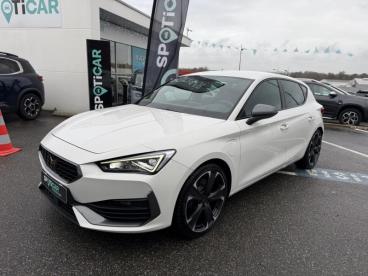 SPOTICAR Cupra Leon 1.4 E-hybrid 245ch Vz Dsg6 Occasion - Berline Hybride Rechargeable Blanc Candy Métallisé - Sene - 1203802064_1