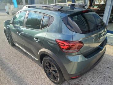 SPOTICAR Dacia Sandero 1.0 Tce 110ch Stepway Extreme -24 Occasion - Citadine Essence Vert Cèdre Métallisé - La Ciotat - 1203763469_3