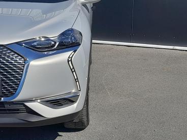 DS CERTIFIED Ds Ds 3 Crossback 50kwh E-tense Grand Chic Auto occasion certifiée - Citadine Electrique Gris Clair - Montrond Les Bains - 3689500_4