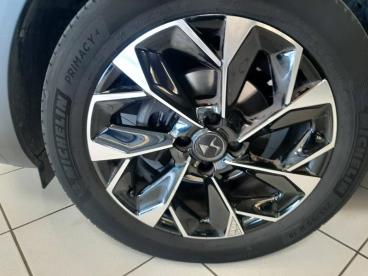 DS CERTIFIED Ds Ds 3 Crossback Puretech 130ch Louvre Automatique 135g occasion certifiée - Citadine Essence Gris Artense (m) - Toit Noir Perla Nera - Pontoise - 3706197_4