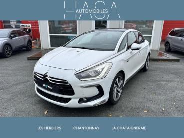 SPOTICAR Ds Ds 5 Hybrid4 Airdream Sport Chic Bmp6 Occasion - Berline Hybride Blanc Nacré - Les Herbiers - 1203748655_1