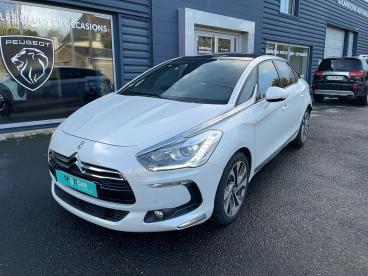 SPOTICAR Ds Ds 5 Bluehdi 180 S&s Sport Chic Eat6 Occasion - Berline Diesel Blanc - St Sebastien Sur Loire - 1203904932_1
