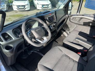 SPOTICAR Iveco Daily Cc 35 S 14 Emp 4100 Quad-leaf Hi-matic Occasion - Utilitaire Diesel Blanc - Laon - 1203273020_5