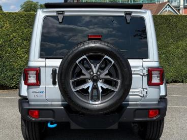 SPOTICAR Jeep Wrangler 2.0 T 380ch 4xe Sahara Command Trac Occasion - Suv-4x4 Hybride Rechargeable Argenté - Saint-cloud - 1203536805_4