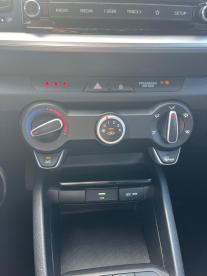 SPOTICAR Kia Stonic 1.0 T-gdi 100 Motion Occasion - Suv-4x4 Essence Blanc - Orange - 1203895797_4