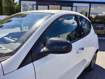 SPOTICAR Lancia Ypsilon 1.2 8v 69 Ch Stop&start Gold Occasion - Citadine Essence Blanc - Savigny Le Temple - 1204009810_3