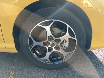 SPOTICAR Mg Mg3 3 1.5 L Hybrid+ 195 Ch Comfort Occasion - Berline Hybride Jaune - Amilly - 1203776318_5