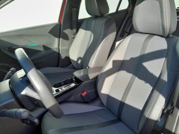 SPOTICAR Peugeot 2008 Puretech 130 S&s Allure Occasion - Suv-4x4 Essence Rouge - Montrond Les Bains - 1203759510_5