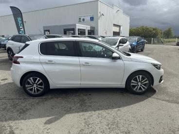 SPOTICAR Peugeot 308 1.2 Ess 130ch E6.3 S&s Allure Occasion - Berline Essence Blanc Nacré - St Agathon - 1203486695_4