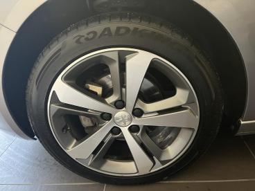 SPOTICAR Peugeot 308 1.2 Puretech 130 S&s Gt Line Occasion - Berline Essence Gris Clair - Sainte Maure De Touraine - 1203863339_2