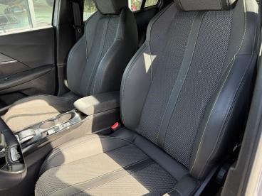 SPOTICAR Peugeot 2008 E-2008 Electrique 50 Kwh Gt Occasion - Suv-4x4 Electrique Gris Clair - Orleans - 1203996085_4