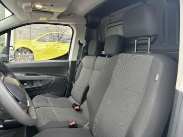 SPOTICAR Peugeot Partner Taille M 650kg Bluehdi 100 S&s Bvm6 Occasion - Familiale Diesel Blanc - Montbrison - 1203813433_5