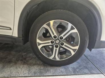 SPOTICAR Suzuki Vitara 1.6 Vvt Pack Auto Occasion - Suv-4x4 Essence Blanc - Vannes - 1204142832_5